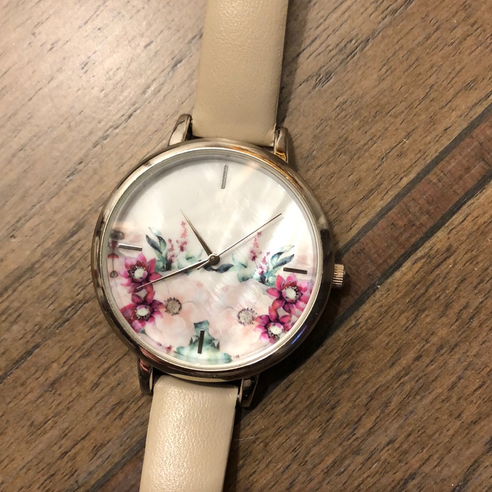 ADORABLE FLORAL FACE WATCH